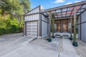 Chic & Homey 3-BR Close to Downtown Heart of 704